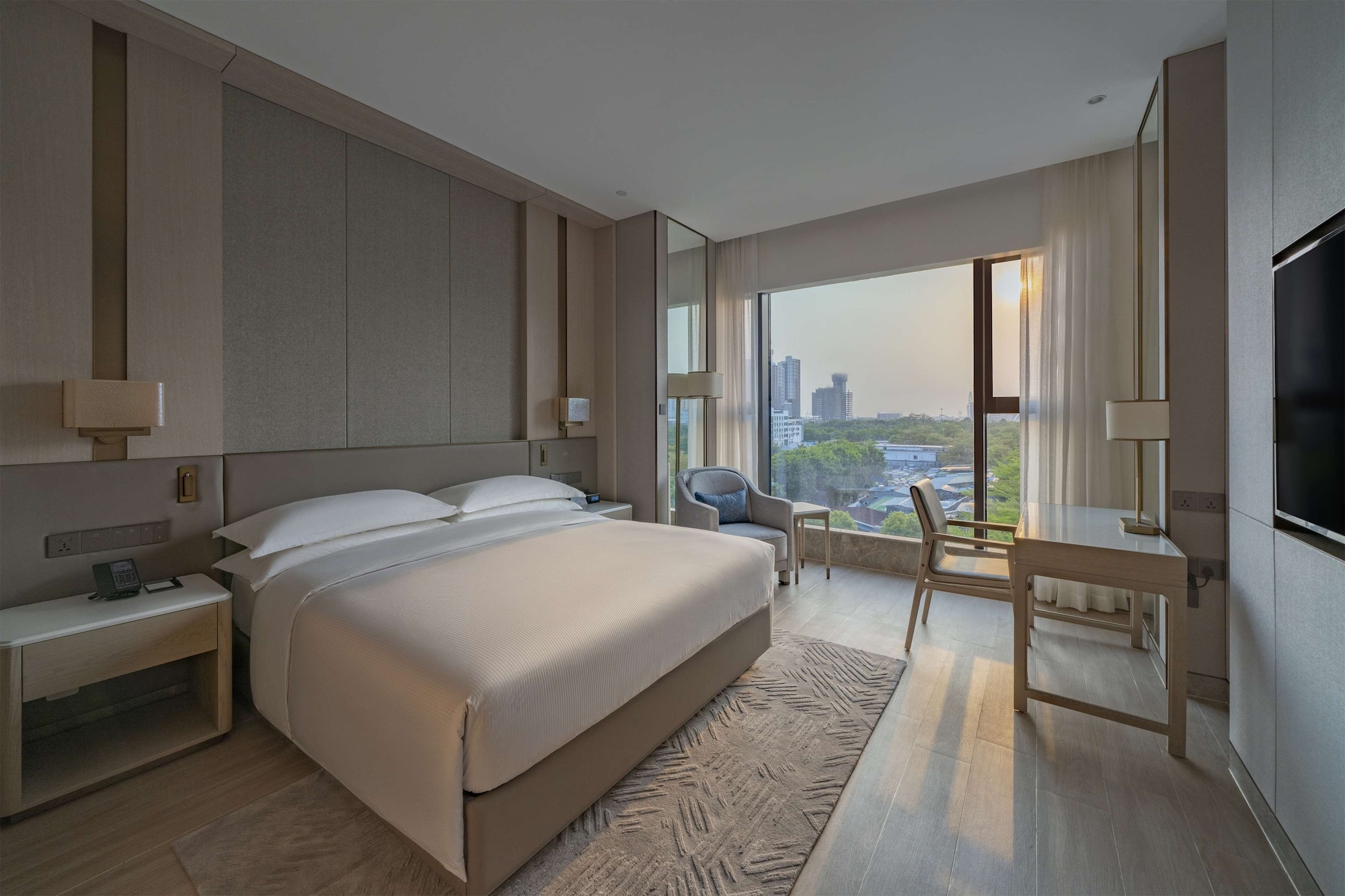 2 BEDROOMS, APARTMENT, KING BED