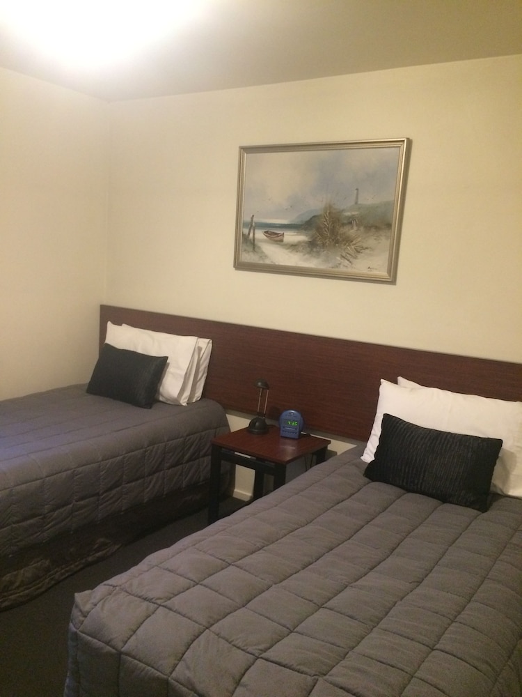 Sherborne Motor Lodge 13/52