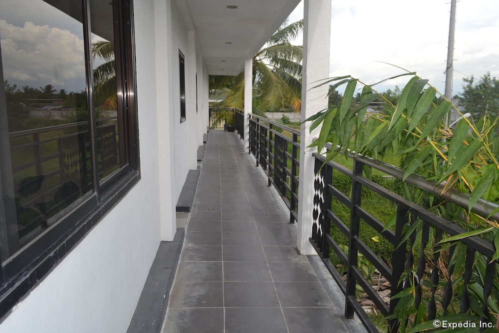 Pearl Suites 3/46