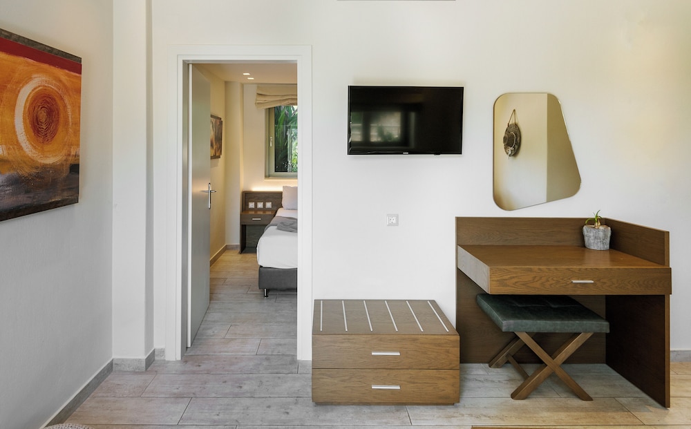 Prima Vista Beachfront Boutique Hotel 41/60