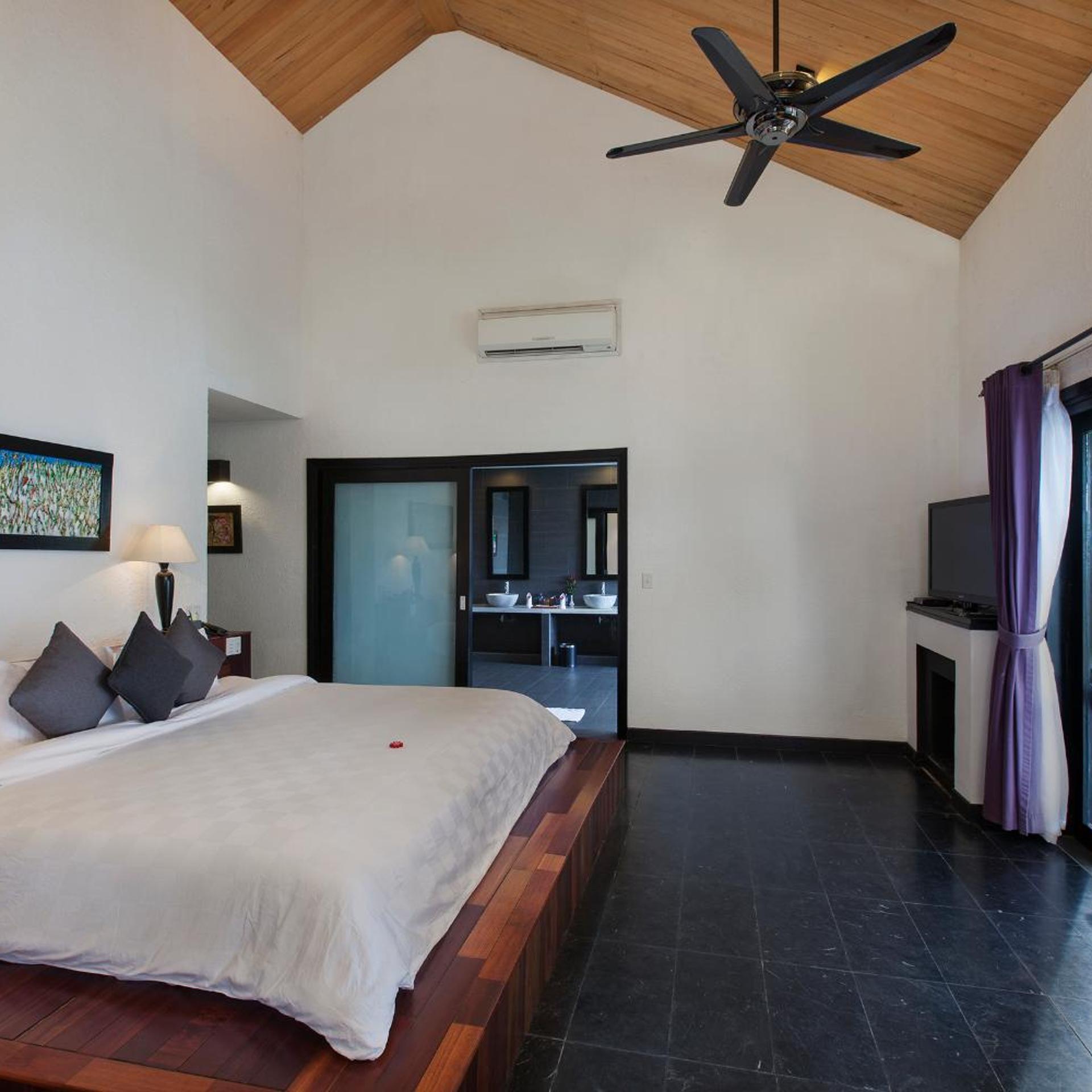 Pool, Spa, Villa, Hill Side
