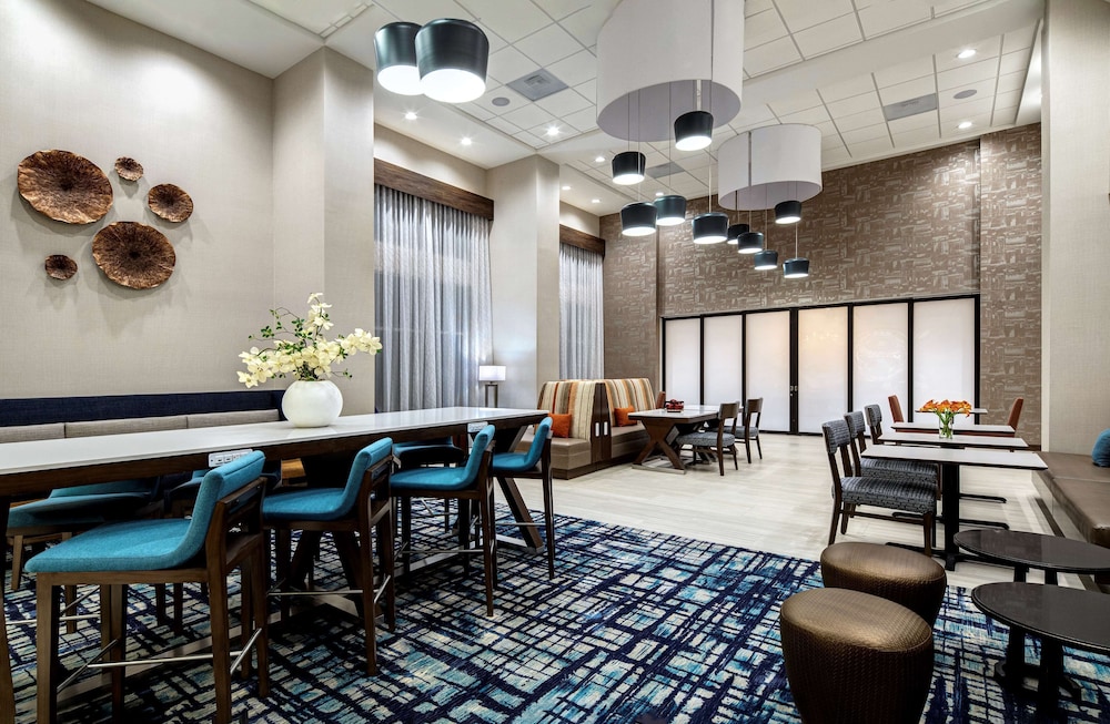 Hampton Inn and Suites Indio, CA 40/43
