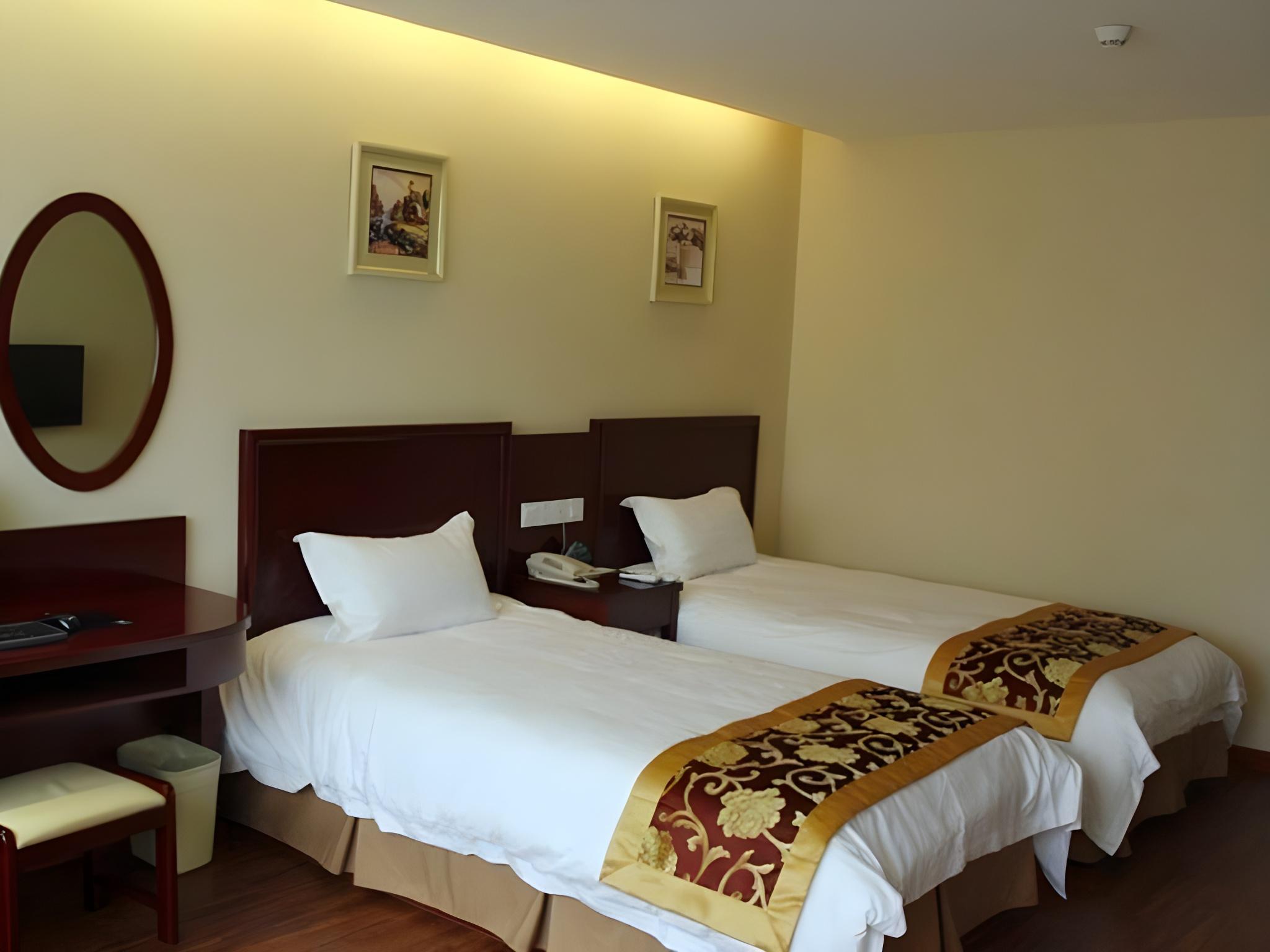 ROOM, TWIN BEDS