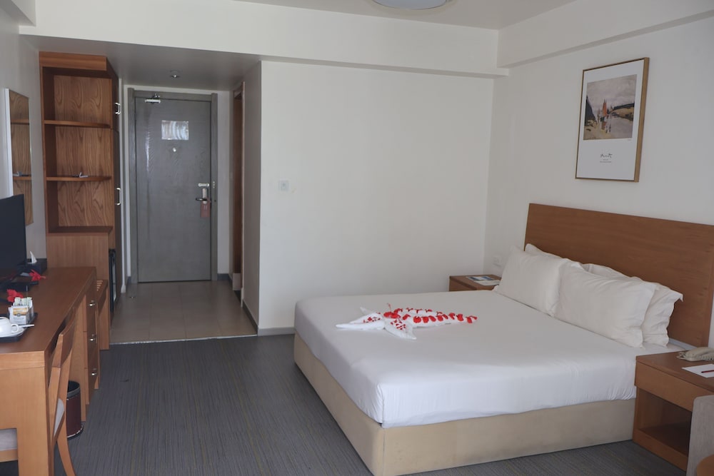 ROOM, KING BED, MOUNTAIN VIEW