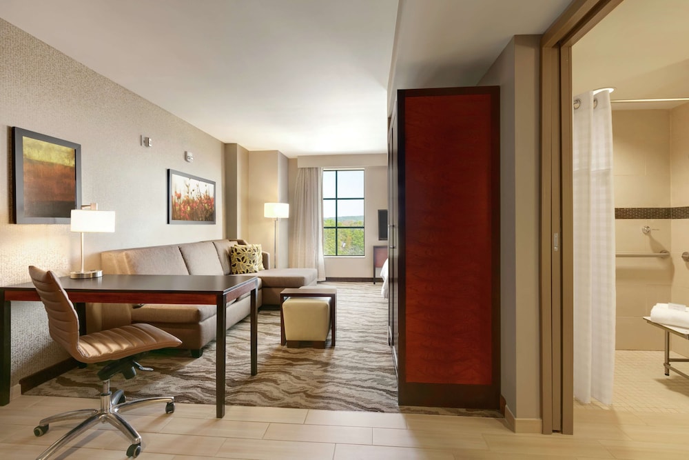 Embassy Suites Chattanooga / Hamilton Place 25/34