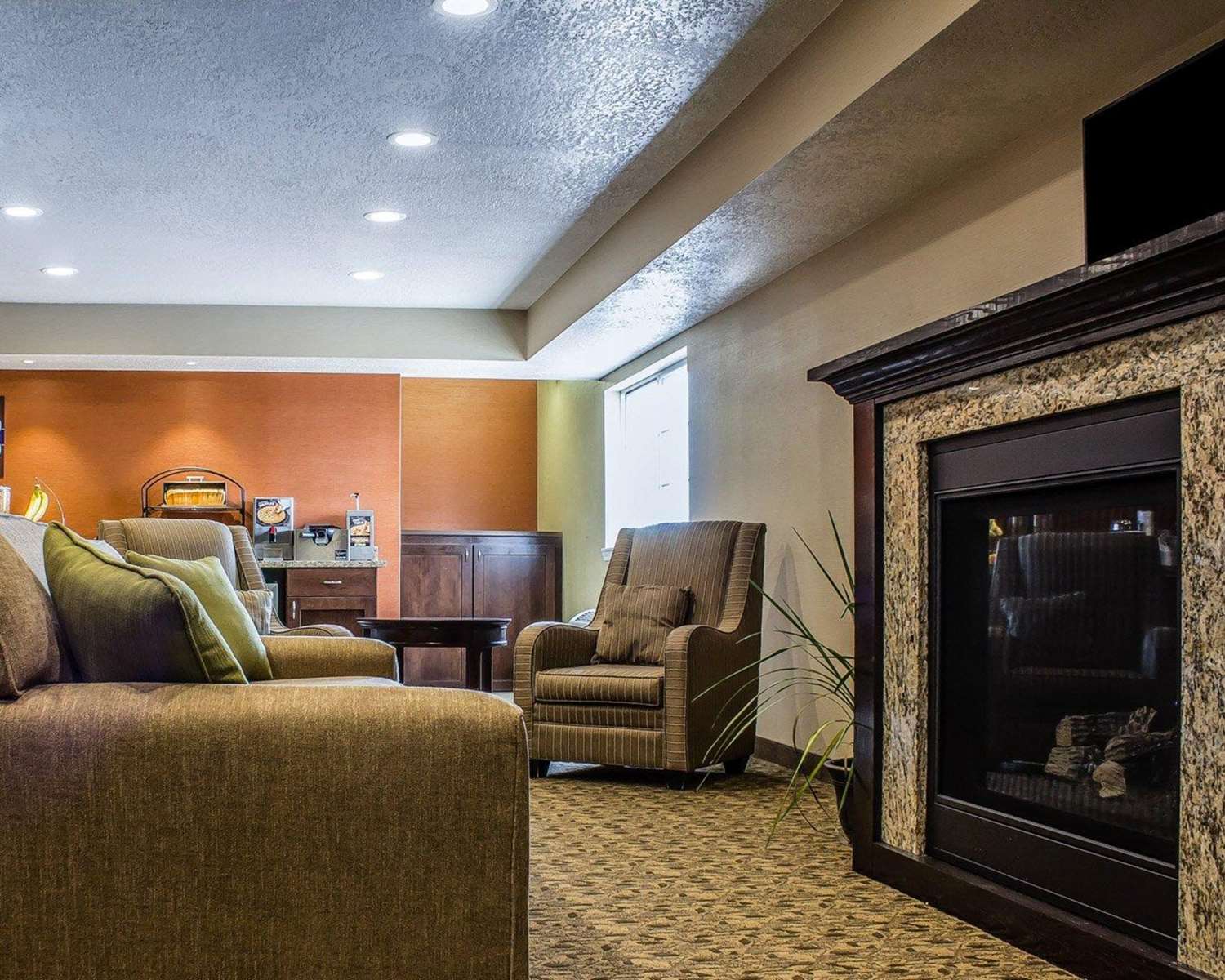 MainStay Suites Coralville - Iowa City 23/38