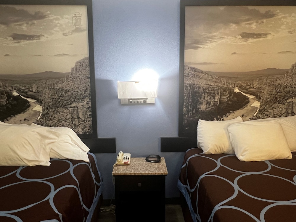 Super 8 by Wyndham Cleveland TX 19/29
