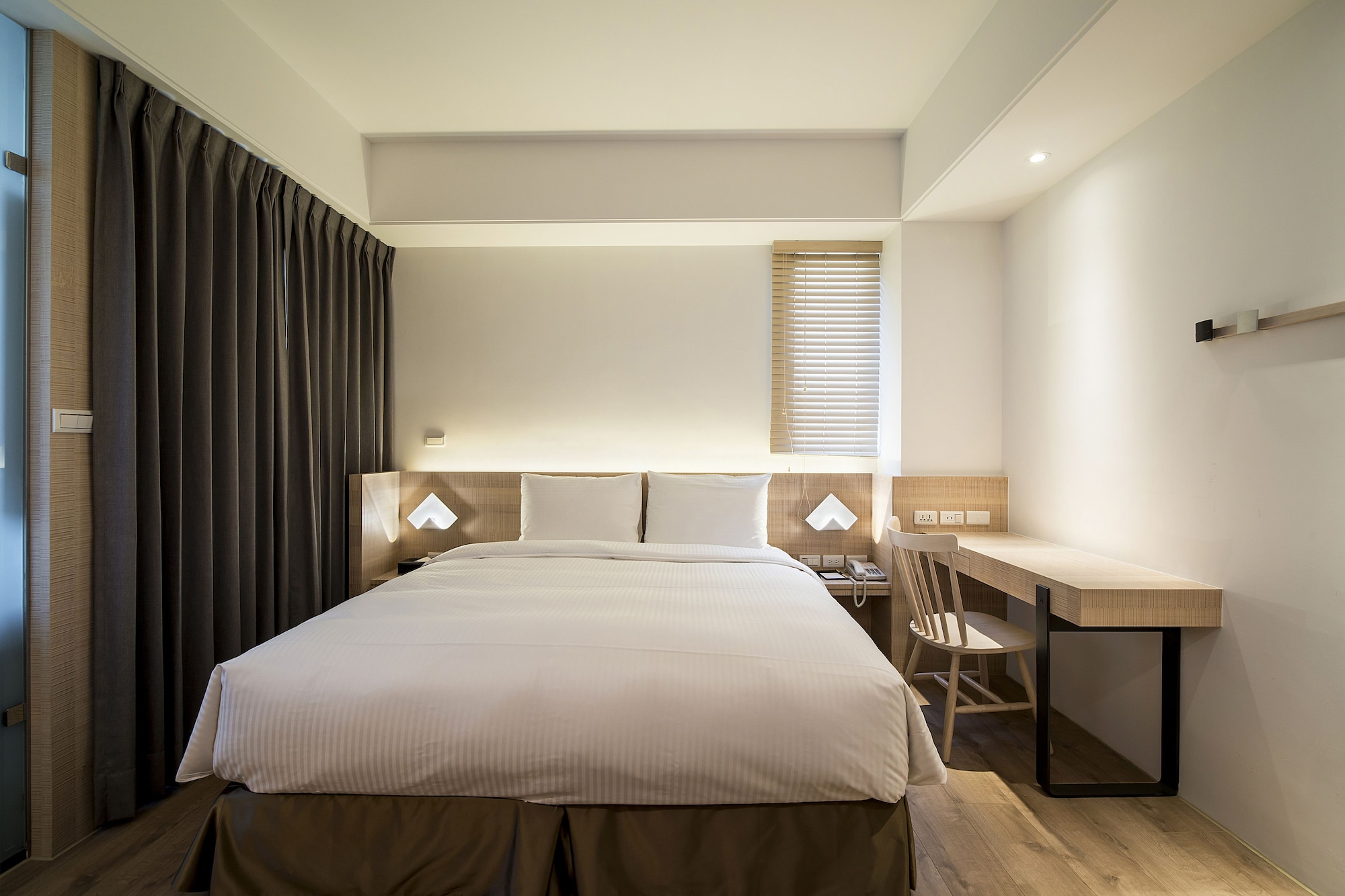 Classic, King Bed, JOY INN 3/4