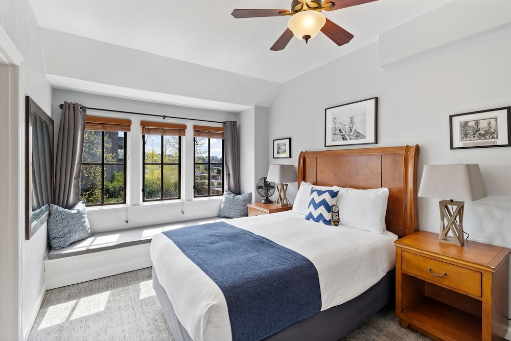PREMIUM, 2 QUEEN BEDS, PRIVATE BATHROOM