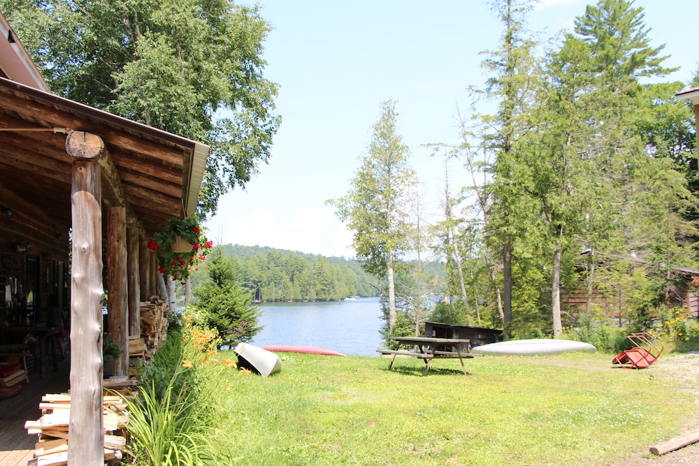 Kiwassa Lake Bed & Breakfast and Cabins 45/50