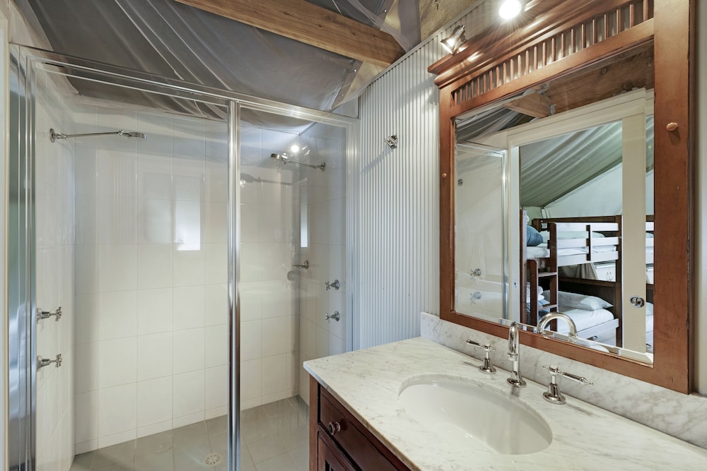 Safari, Economy, Tent, 1 Queen and 1 Bunk Bed، Discovery Parks Dubbo 2/3