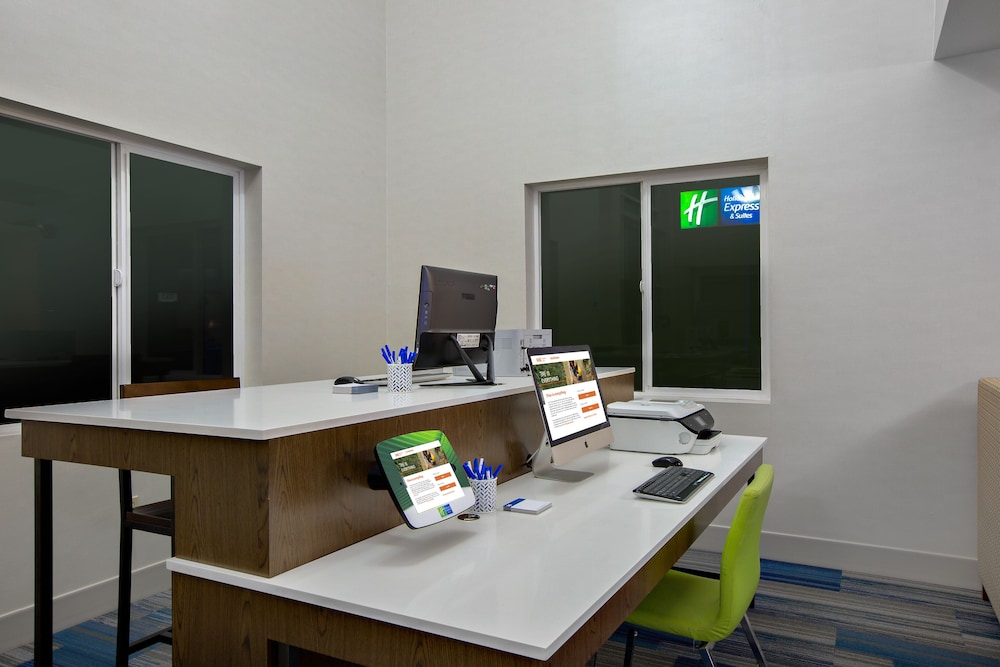Holiday Inn Express Hotel And Suites Ontario 54/61