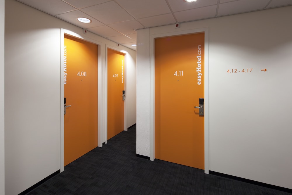 easyHotel Amsterdam City Centre 48/66