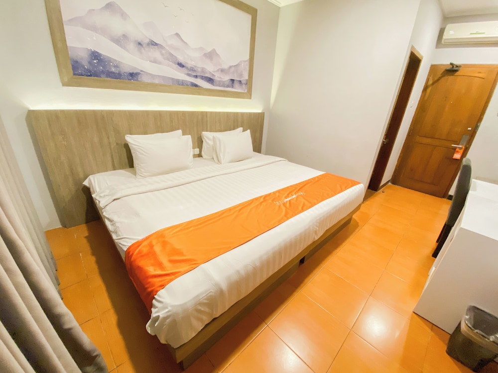 Front One Hk Resort Semarang 23/49