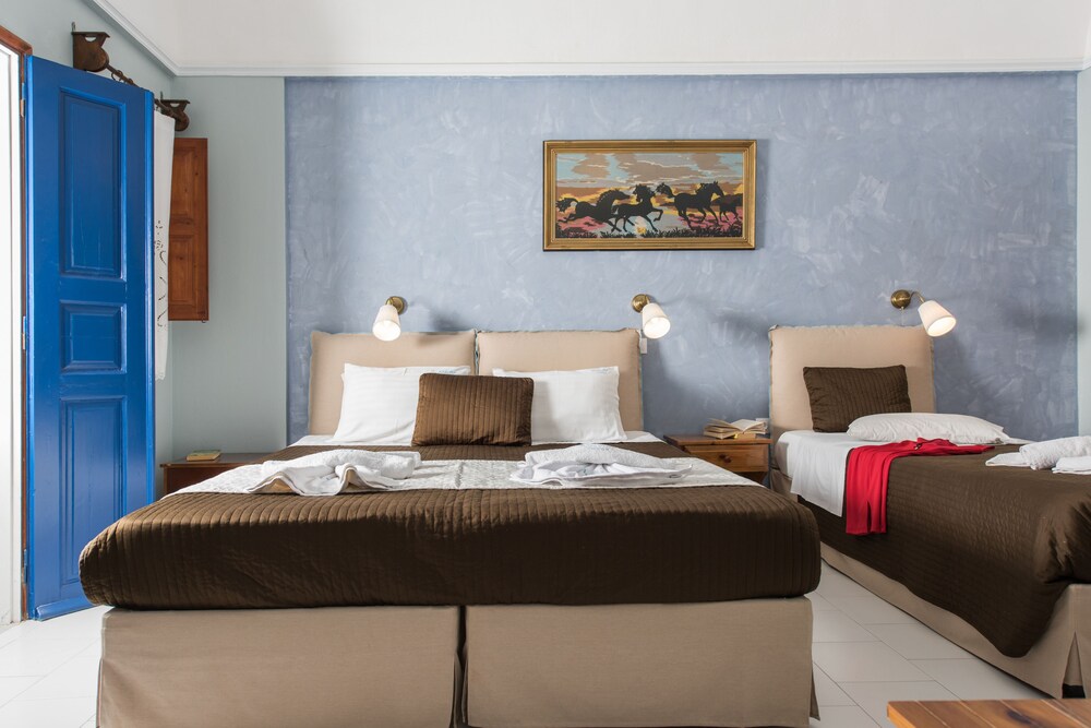 1 BEDROOM, FAMILY, APARTMENT, 1 SINGLE AND 2 DOUBLE BEDS, POOL VIEW