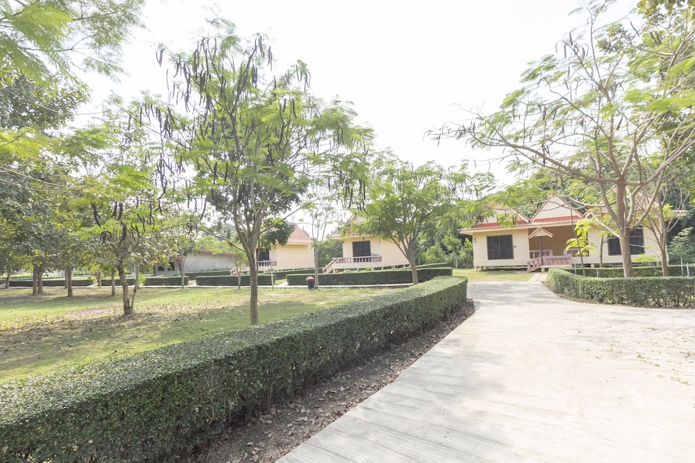 OYO 75359 Thaiburi Thara Resort 35/43