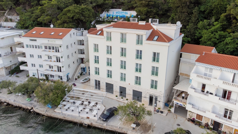 Hotel Pleter in OMIS