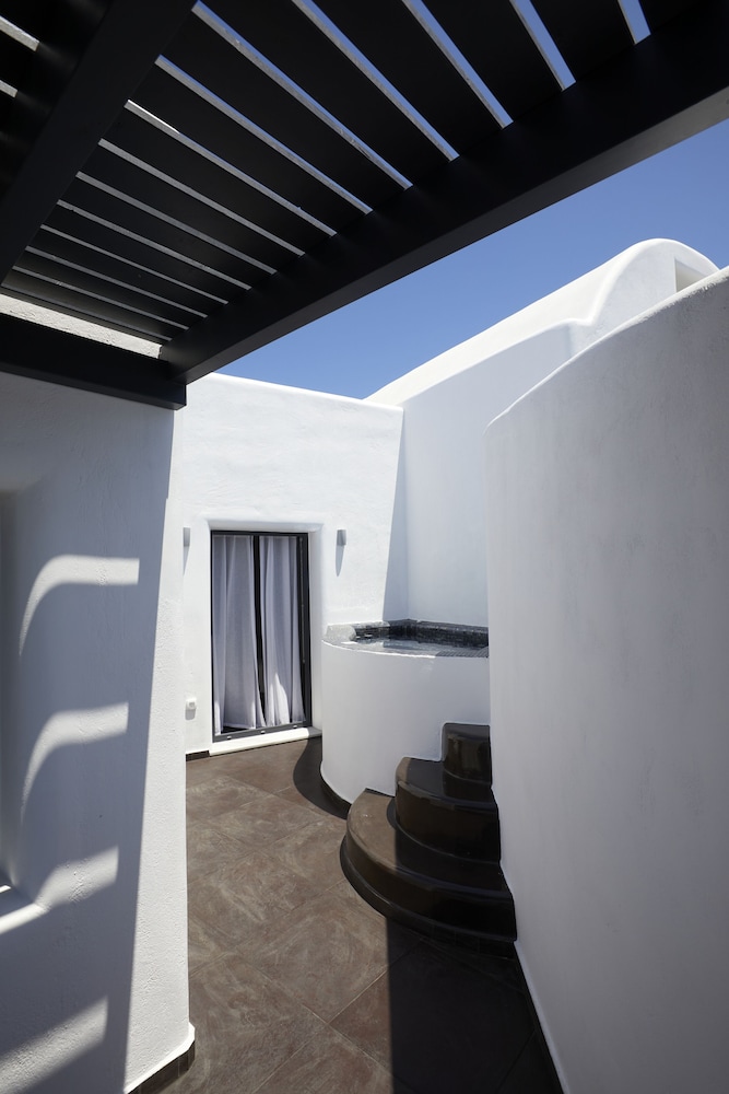 Oia Suites 40/50