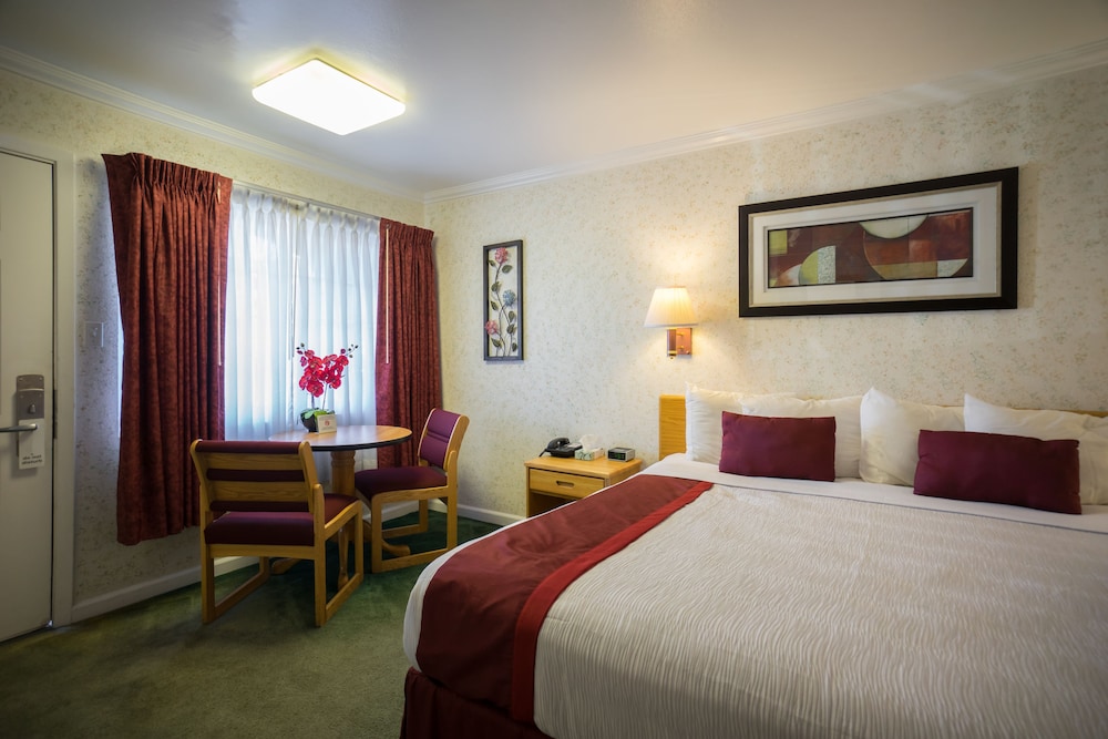 Travelers Inn 10/41