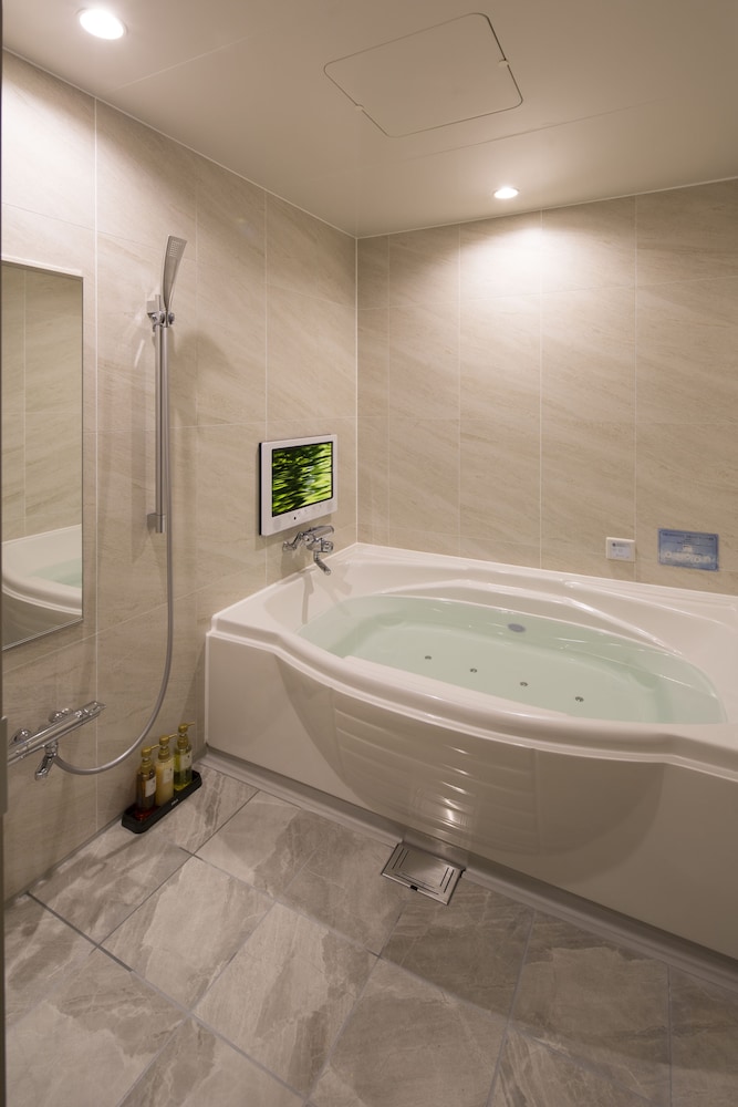 Hotel The Grandee 23/48