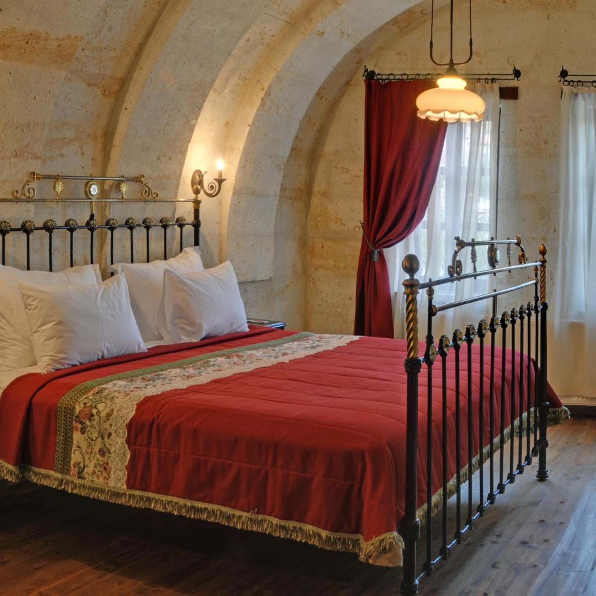 Cave, Honeymoon, Suite