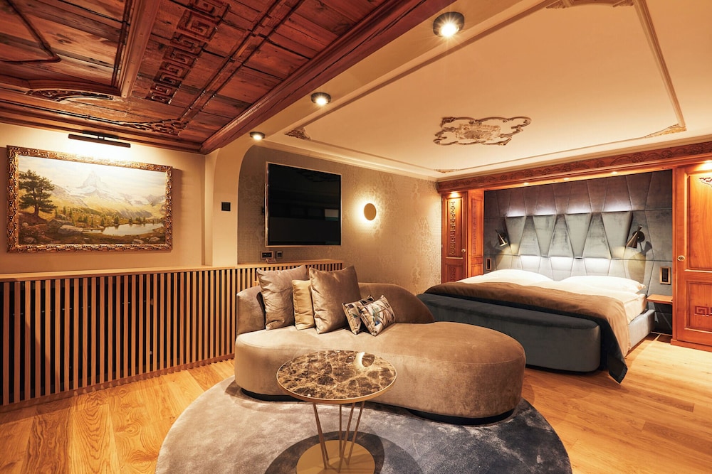 DELUXE, SUITE