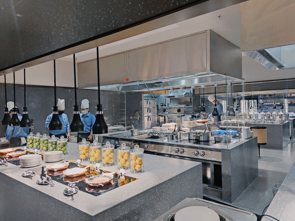 Courtyard by Marriott Luoyang 32/46