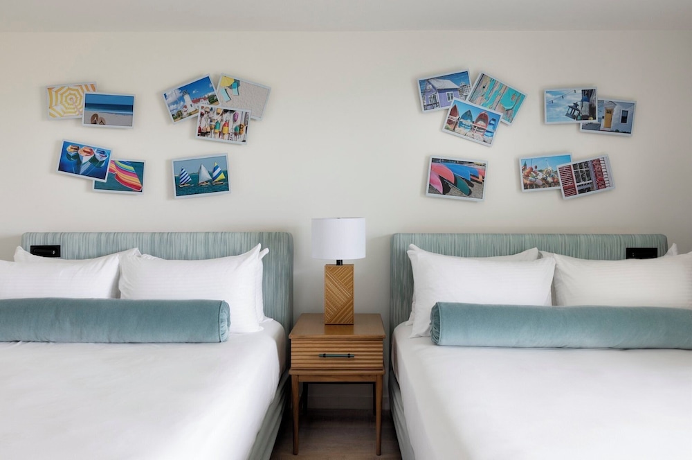 غرفة بسريرين كوين، Red Jacket Beach Resort Spa 2/6