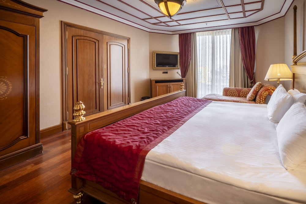 Bosphorus, Suite, 1 King and 1 Single Beds