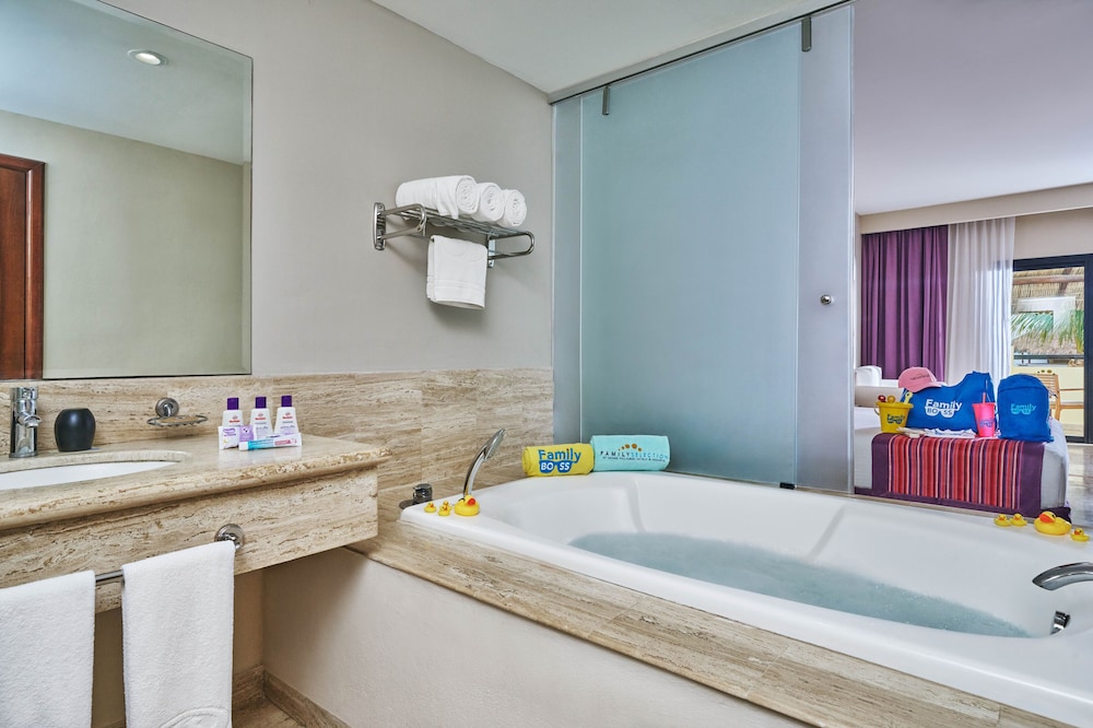 Family Selection At Grand Palladium Vallarta Resort Spa All Inclusive 48/50