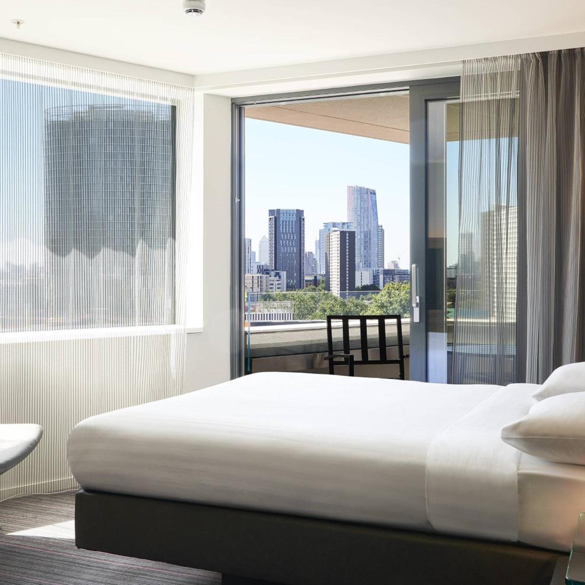 Moxy, Premium, Queen Bed, Balcony