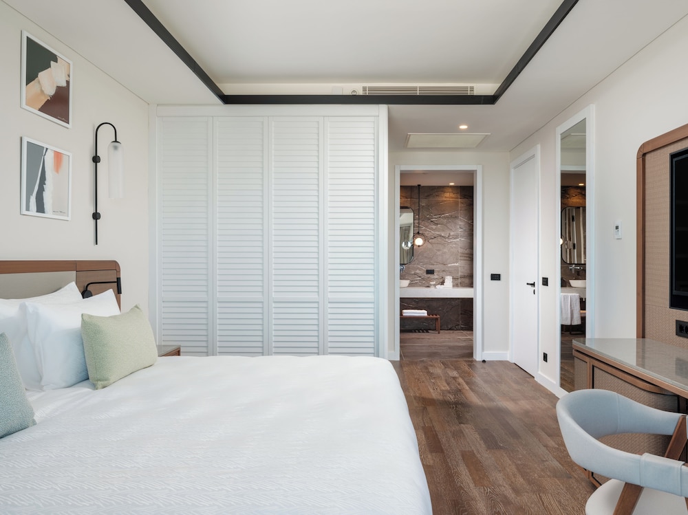 2 Bedrooms, Penthouse Suite, Twin Beds, King Bed, Sea View, Private Pool, Family Zone