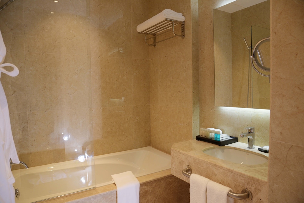 فندق ورويك الخبر(Warwick Al Khobar Hotel) 75/75