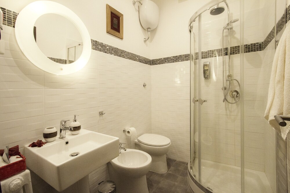 DELUXE, DOUBLE OR TWIN BED, EXTERNAL BATHROOM