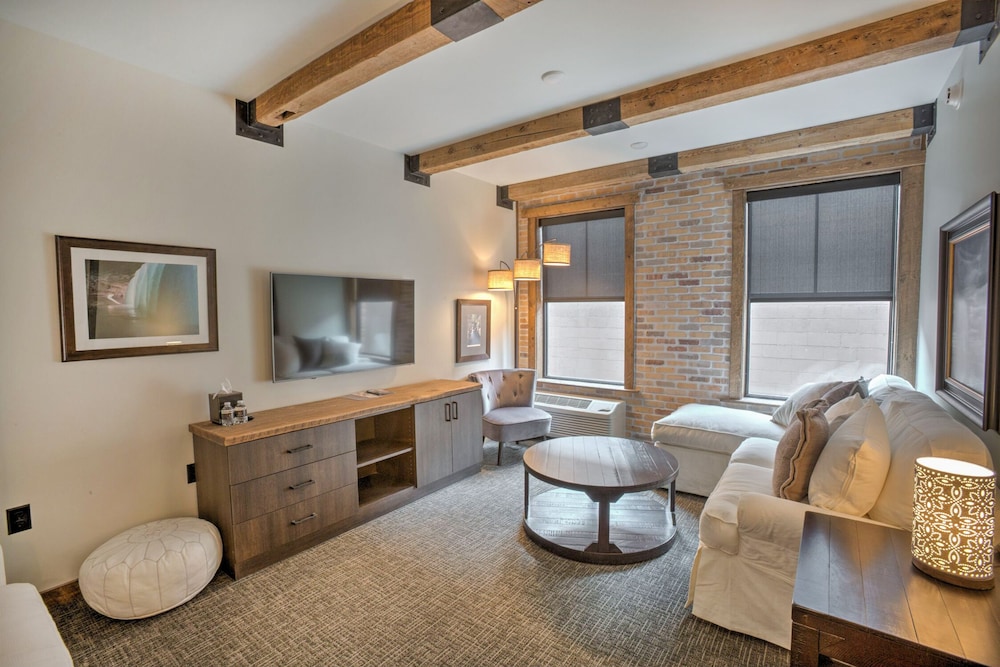Hotel Crosby 47/62
