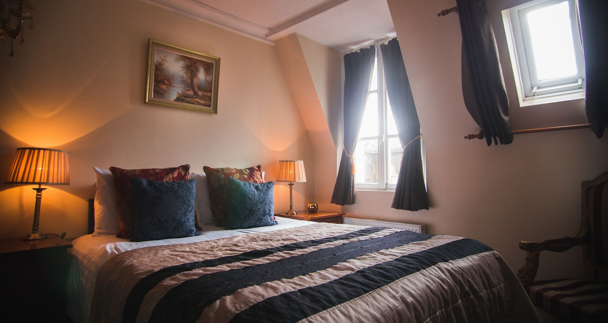 DELUXE, DOUBLE BED