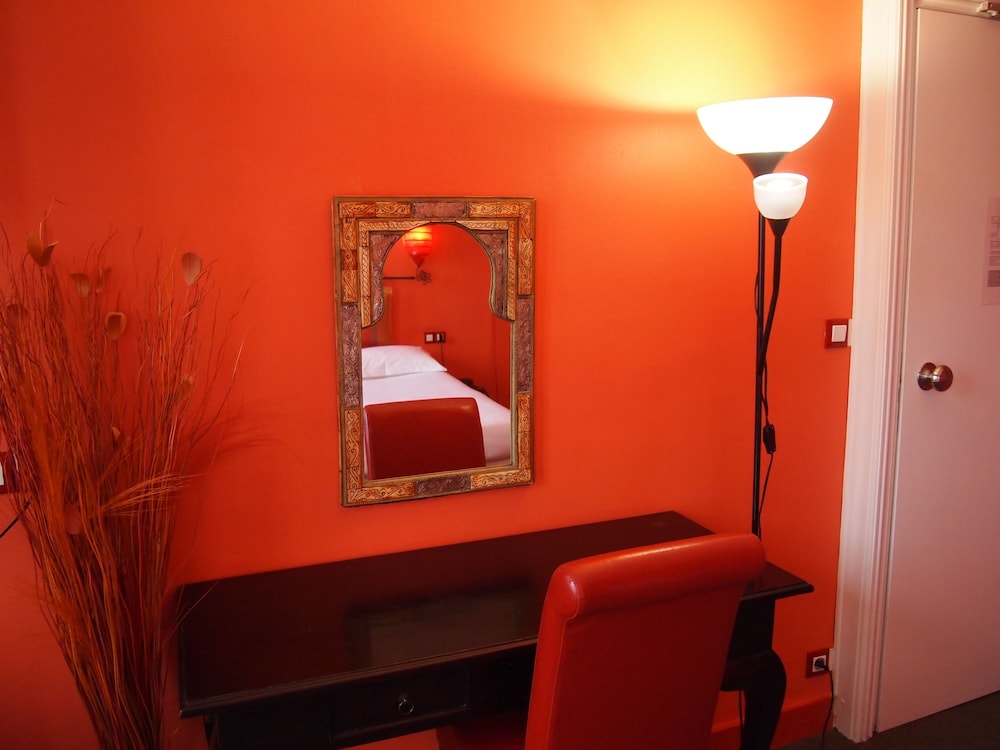 HOTEL COLBERT photo4