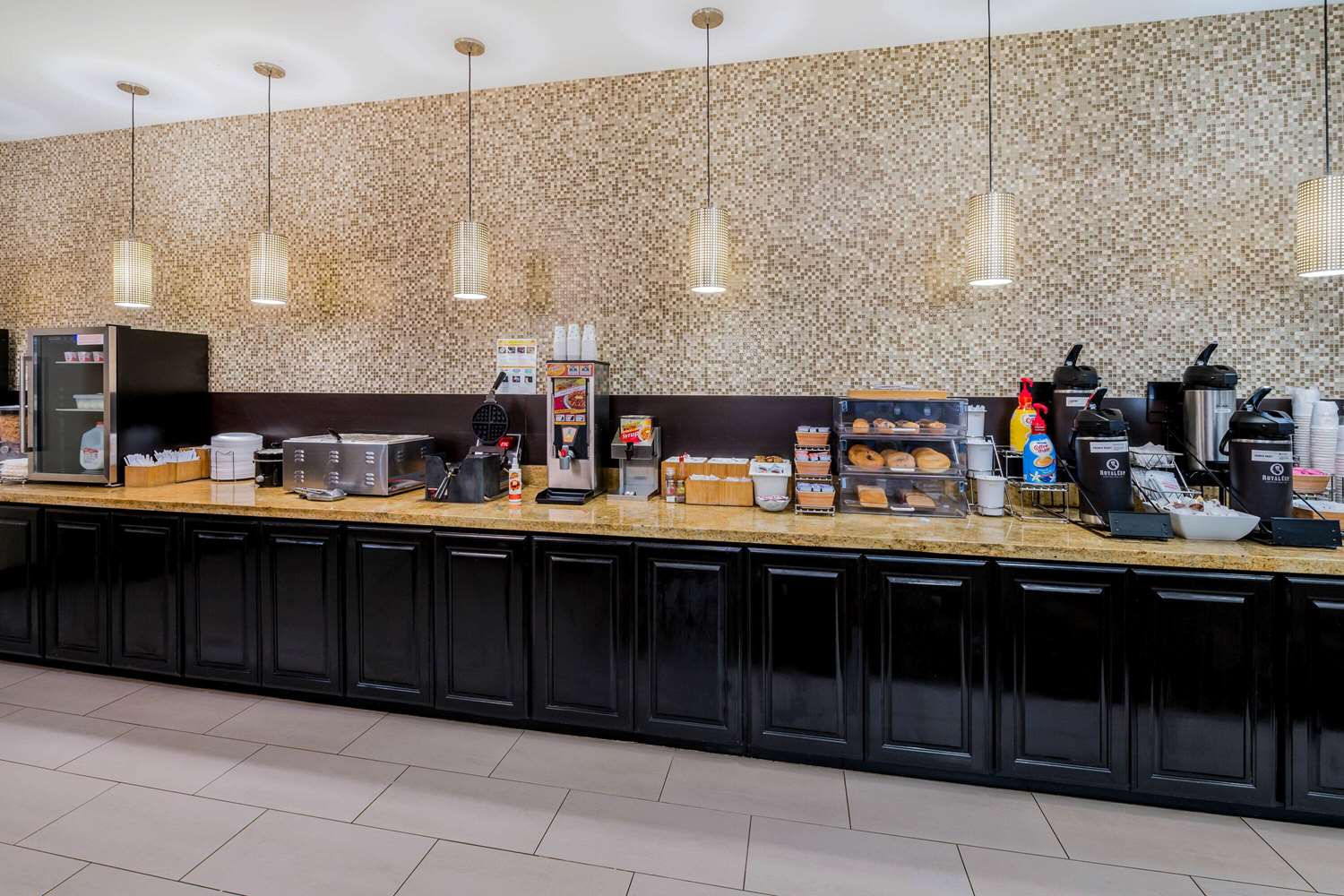La Quinta Inn & Suites by Wyndham Marshall 19/27