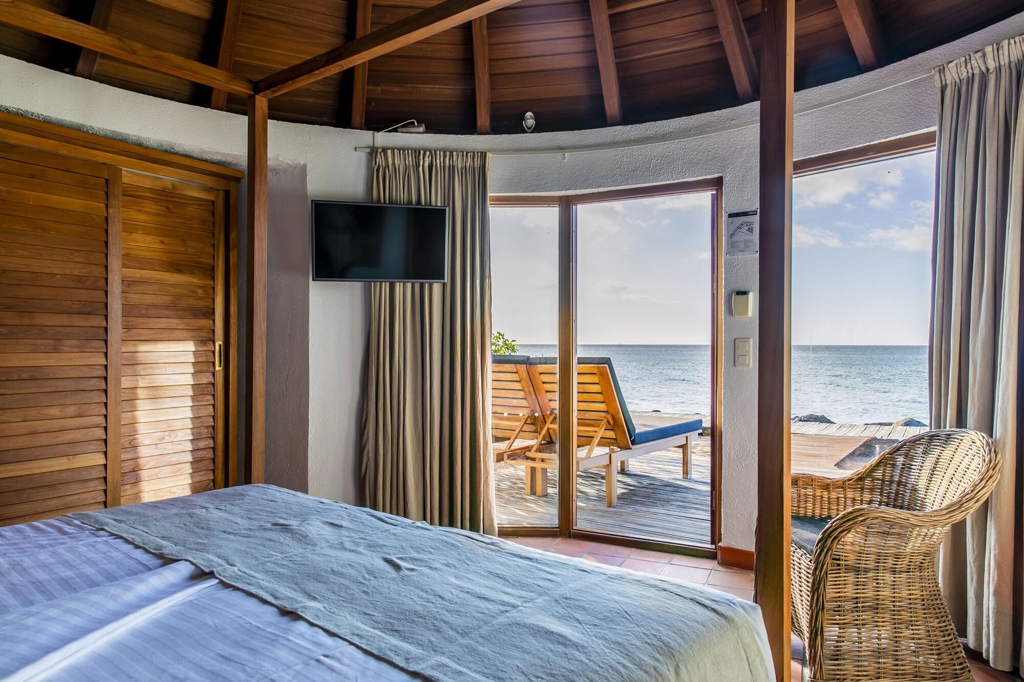 Romantic, Bungalow, Beach Front