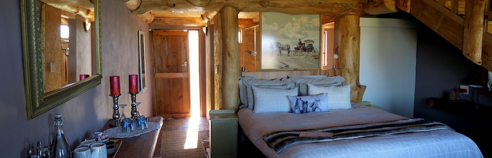 T'niqua Stable Inn 8/50