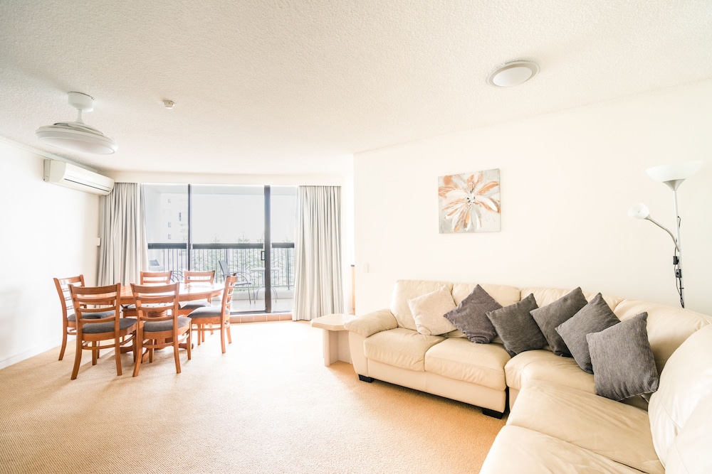 HORIZONS HOLIDAY APARTMENTS 49/79