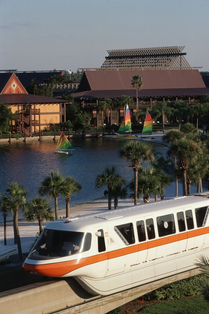 Disneys Polynesian Village Resort 2/50