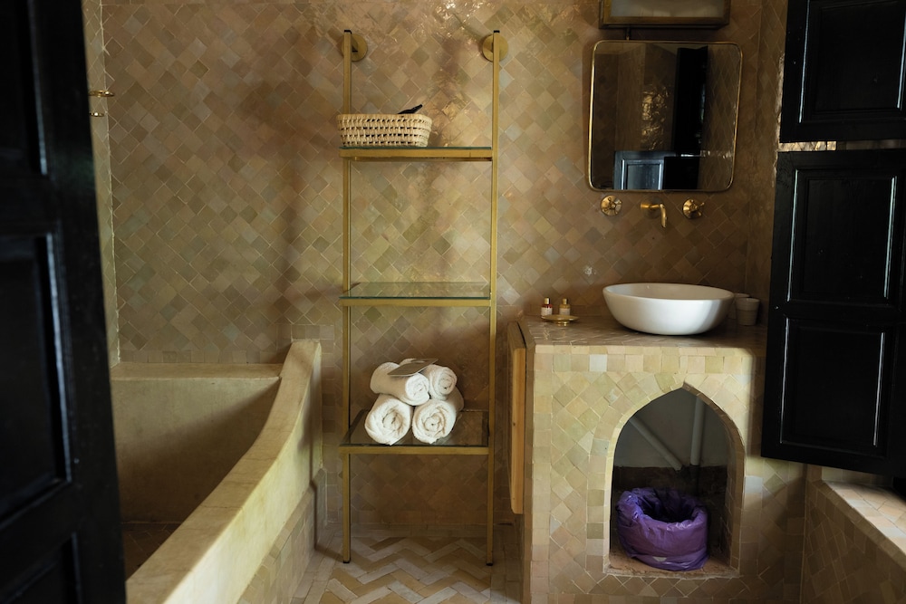 جناح جونيور بسرير مزدوج، Riad Ajmal 3/3