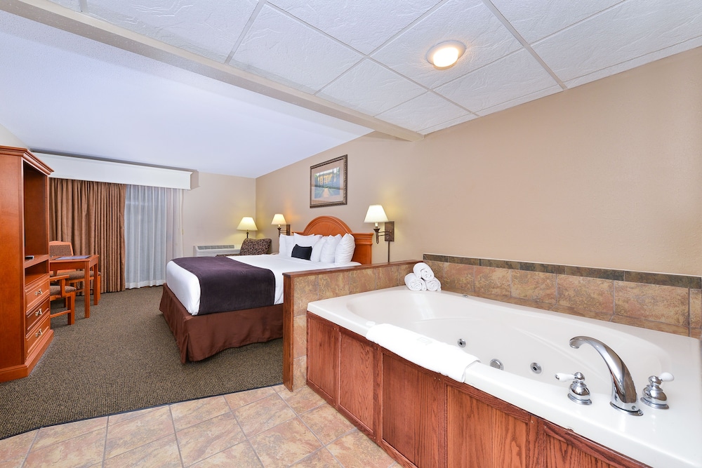 Revel Hotel Minot, SureStay Collection by Best Western 35/66