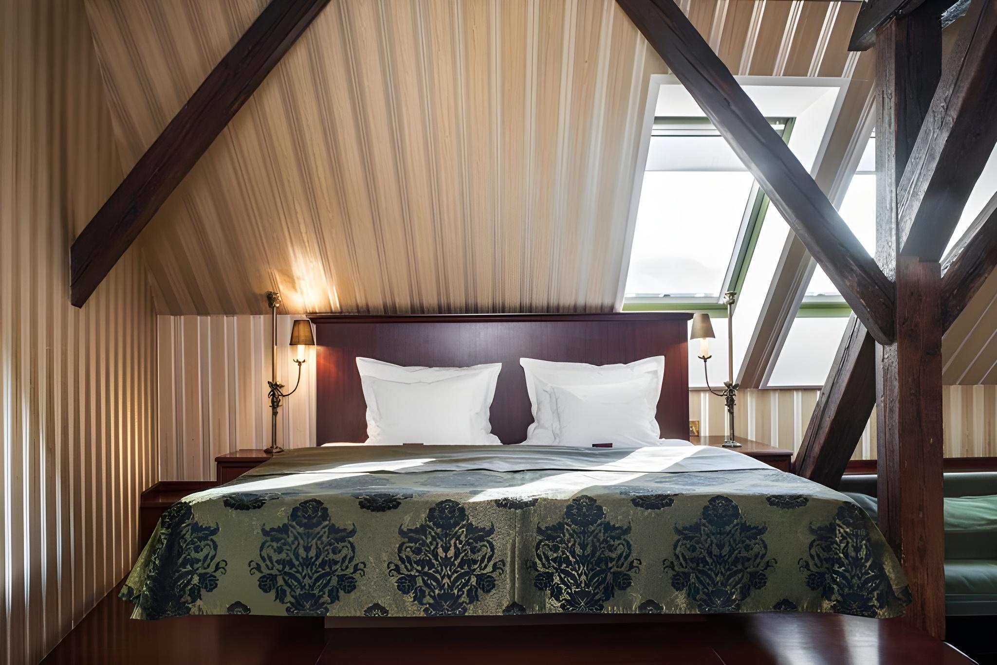 Room, 2 Double Beds, Attic