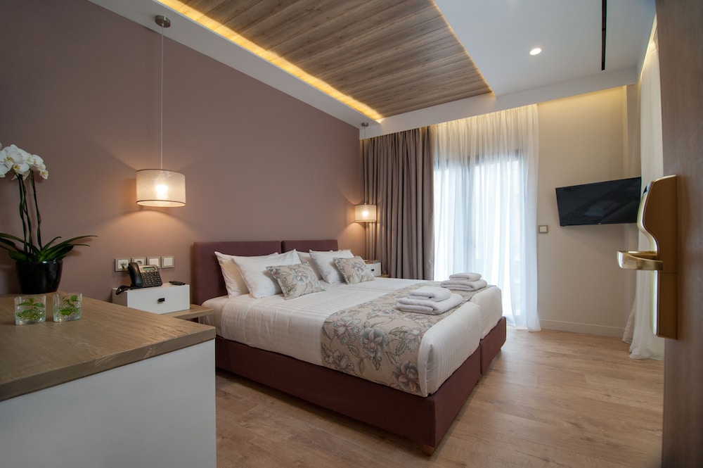 ROOM, DOUBLE OR TWIN BED, CITY VIEW
