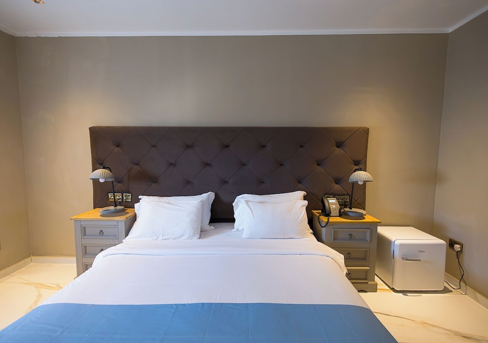 The Segond hotel 12/50