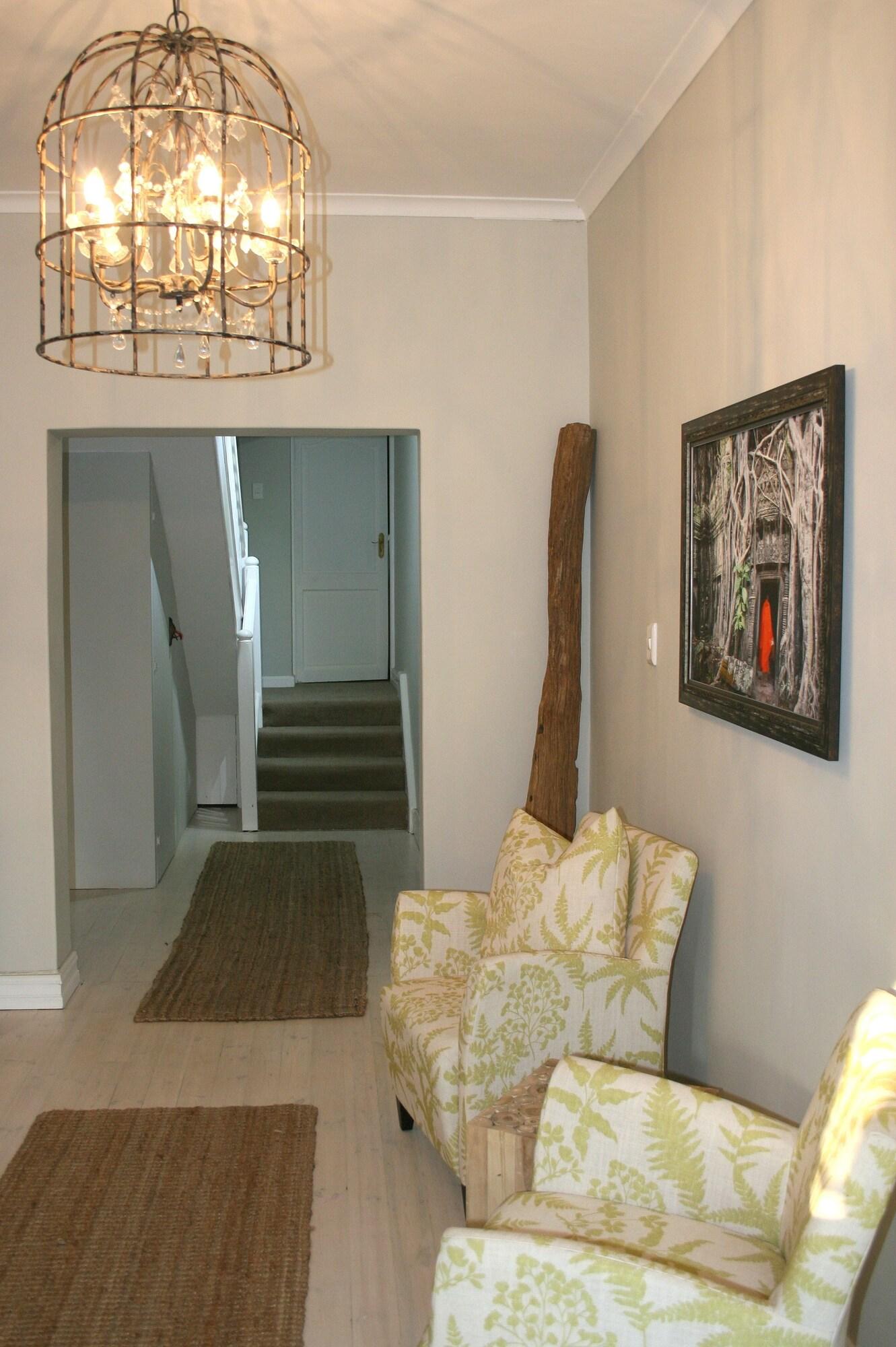 Lodge On Main Guest House 46/60