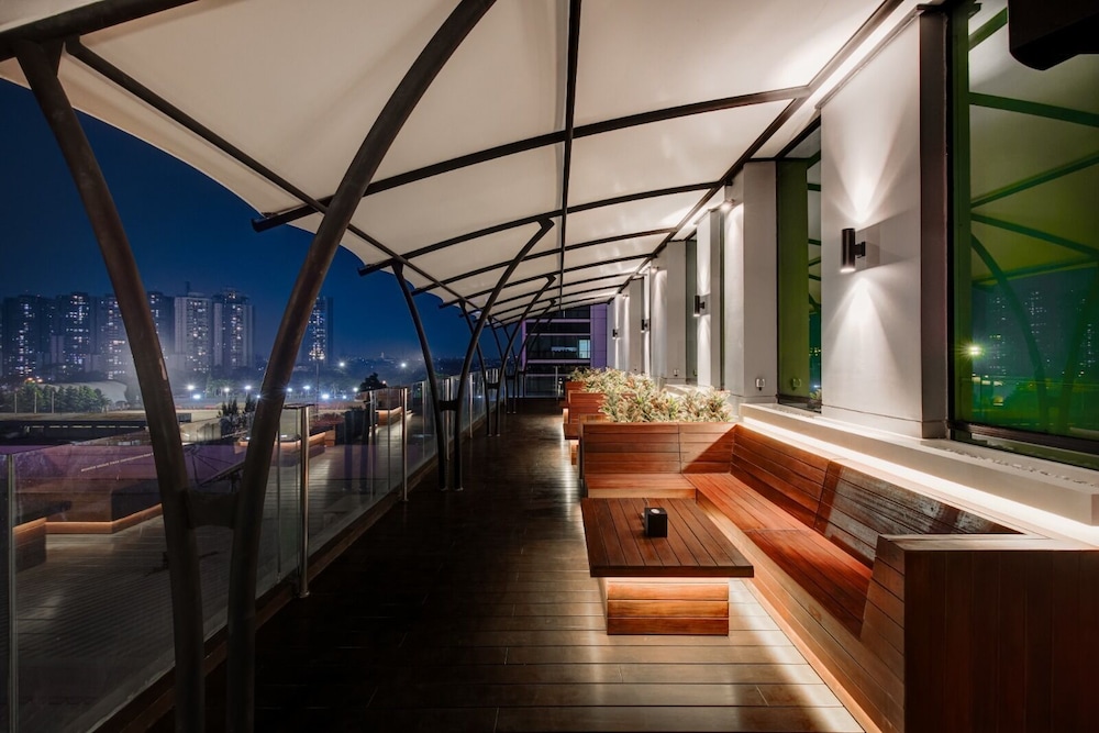 Js Luwansa Hotel And Convention Center 36/65