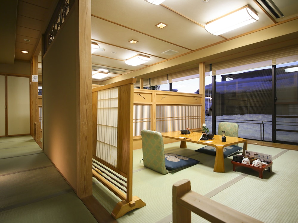 Shibu Hotel 44/66